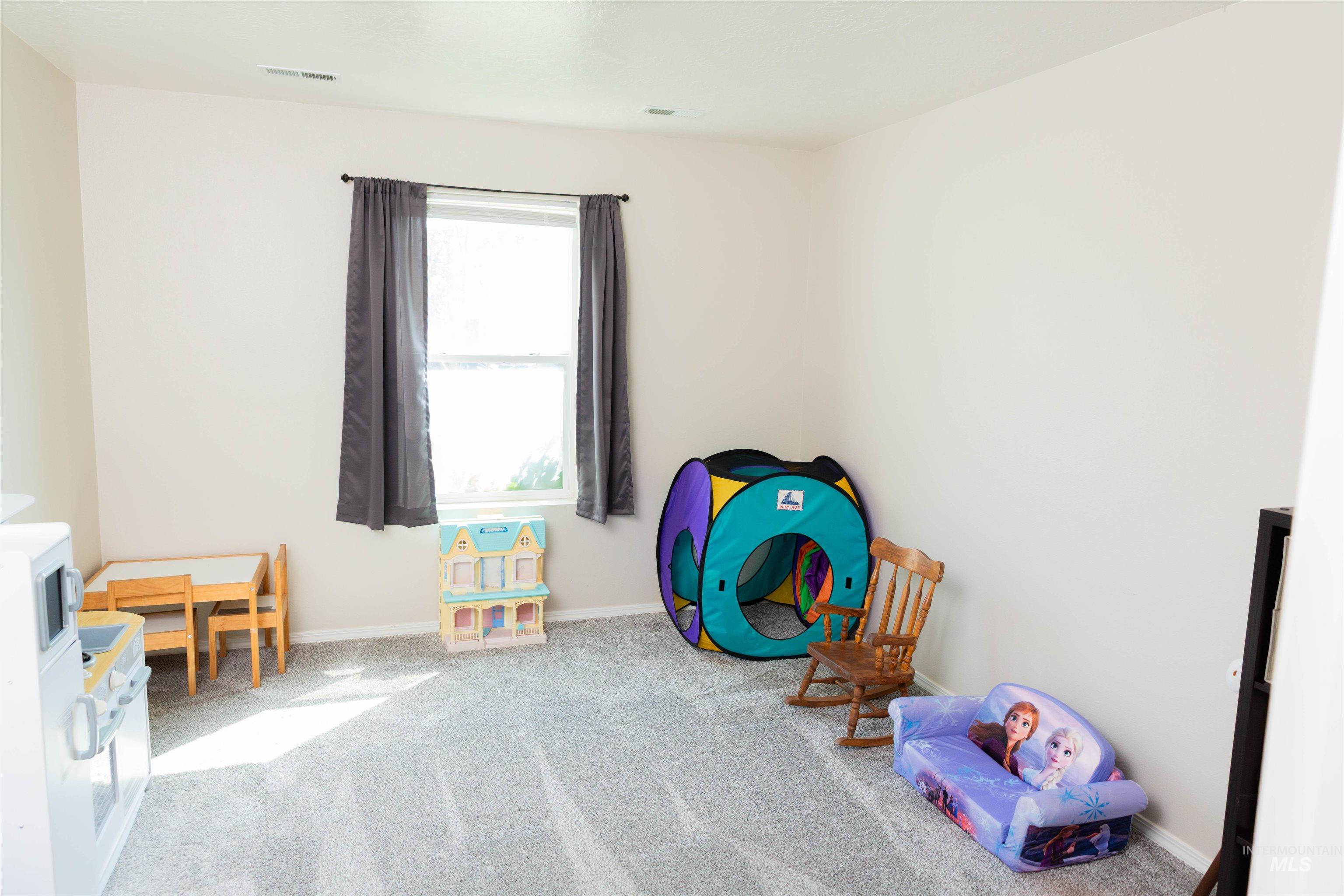 16919 Abram Ave., Caldwell, Idaho 83607, 3 Bedrooms, 2 Bathrooms, Residential For Sale, Price $359,000,MLS 98972538