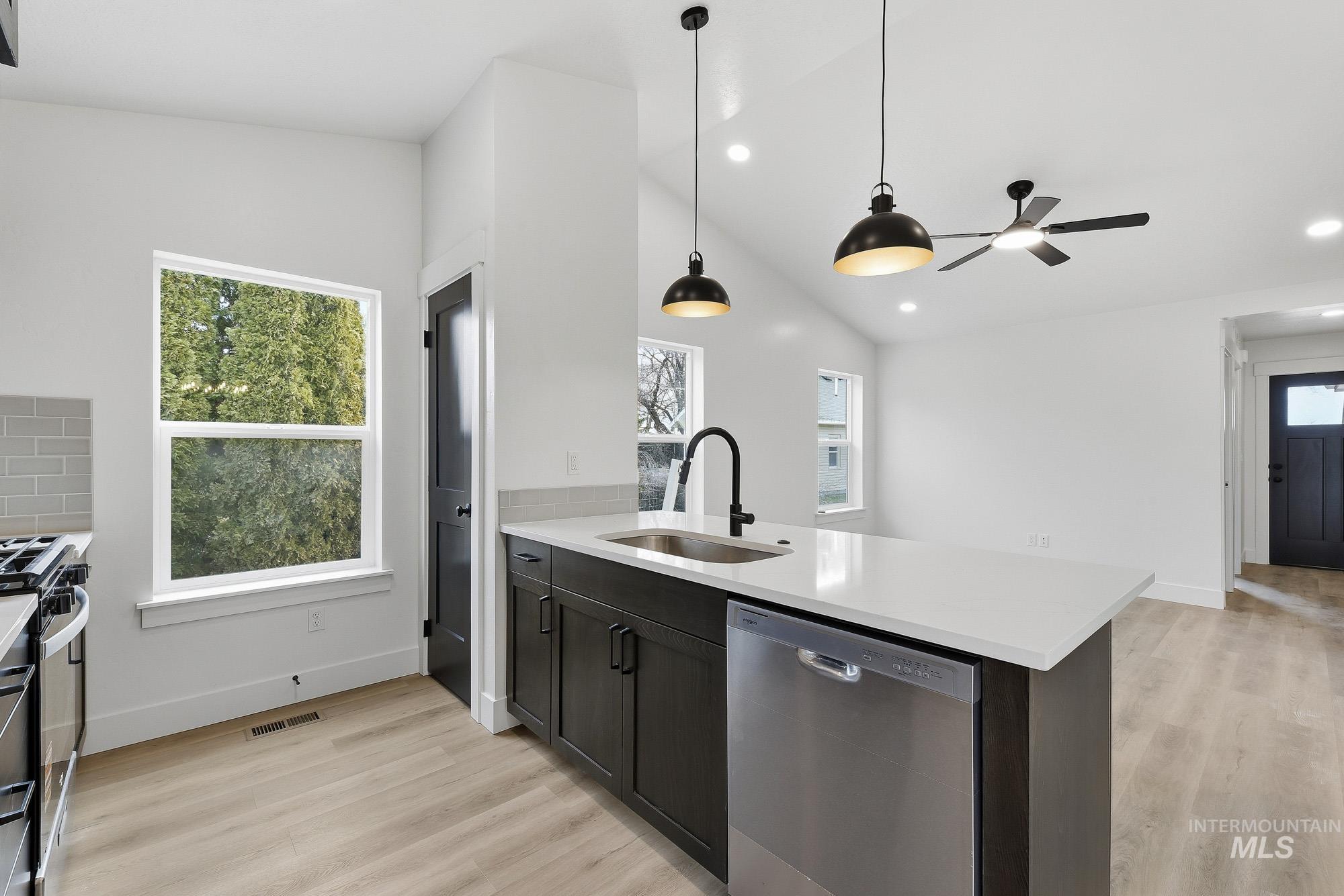 1162 Velvet Loop, Wilder, Idaho 83676, 3 Bedrooms, 2 Bathrooms, Residential For Sale, Price $328,000,MLS 98972540