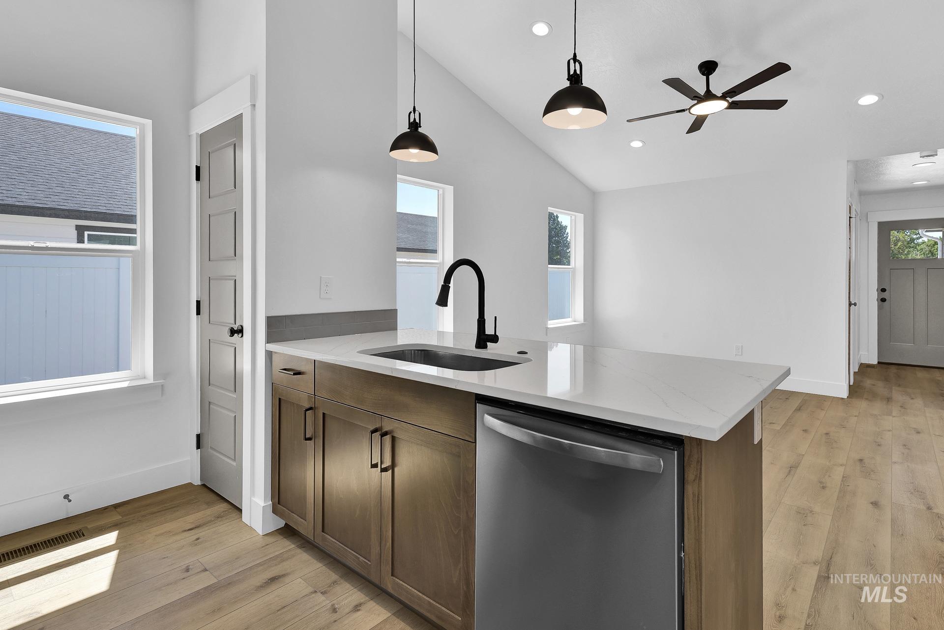 1162 Velvet Loop, Wilder, Idaho 83676, 3 Bedrooms, 2 Bathrooms, Residential For Sale, Price $328,000,MLS 98972540