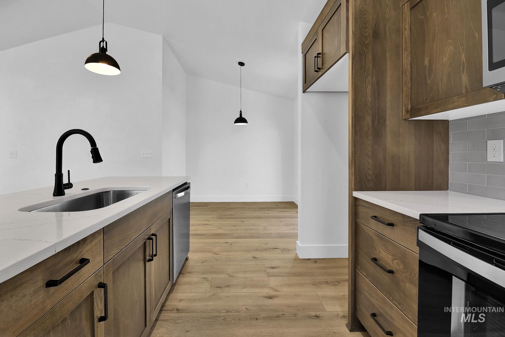 1162 Velvet Loop, Wilder, Idaho 83676, 3 Bedrooms, 2 Bathrooms, Residential For Sale, Price $328,000,MLS 98972540