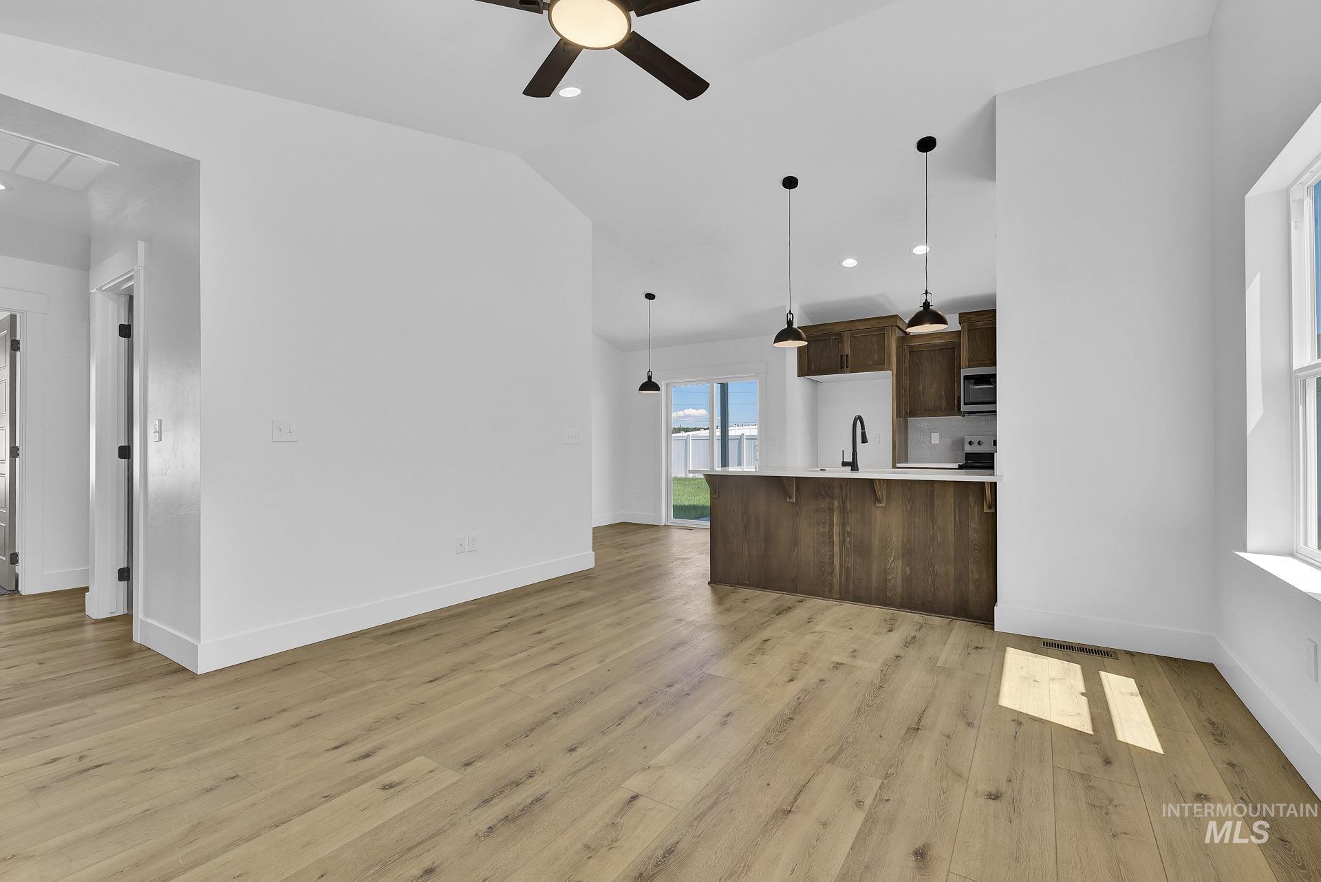 1162 Velvet Loop, Wilder, Idaho 83676, 3 Bedrooms, 2 Bathrooms, Residential For Sale, Price $328,000,MLS 98972540