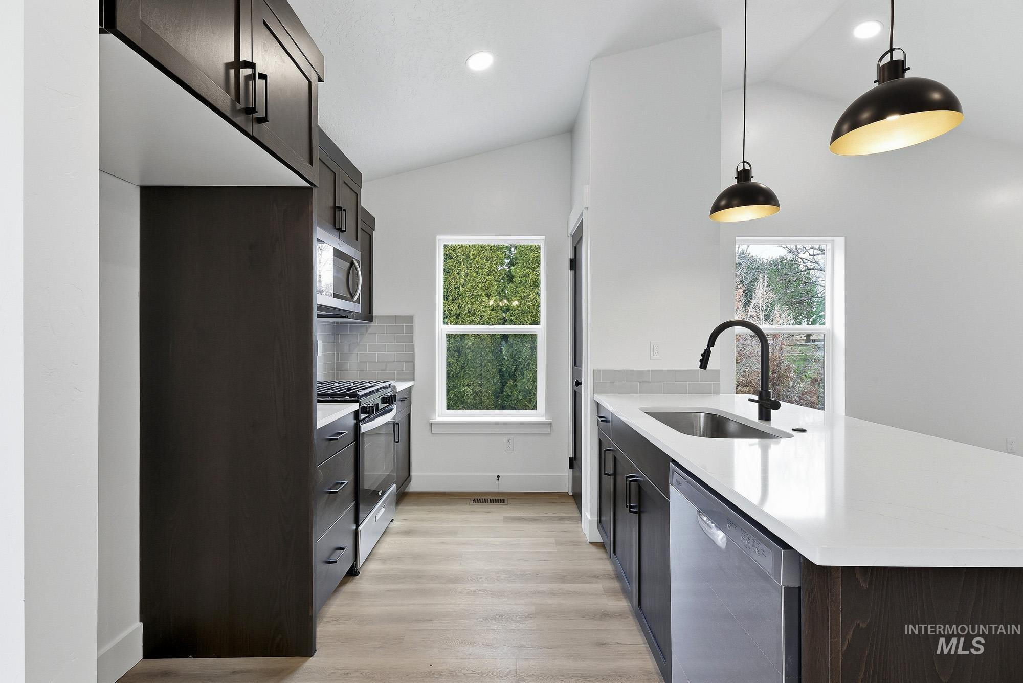 1162 Velvet Loop, Wilder, Idaho 83676, 3 Bedrooms, 2 Bathrooms, Residential For Sale, Price $328,000,MLS 98972540