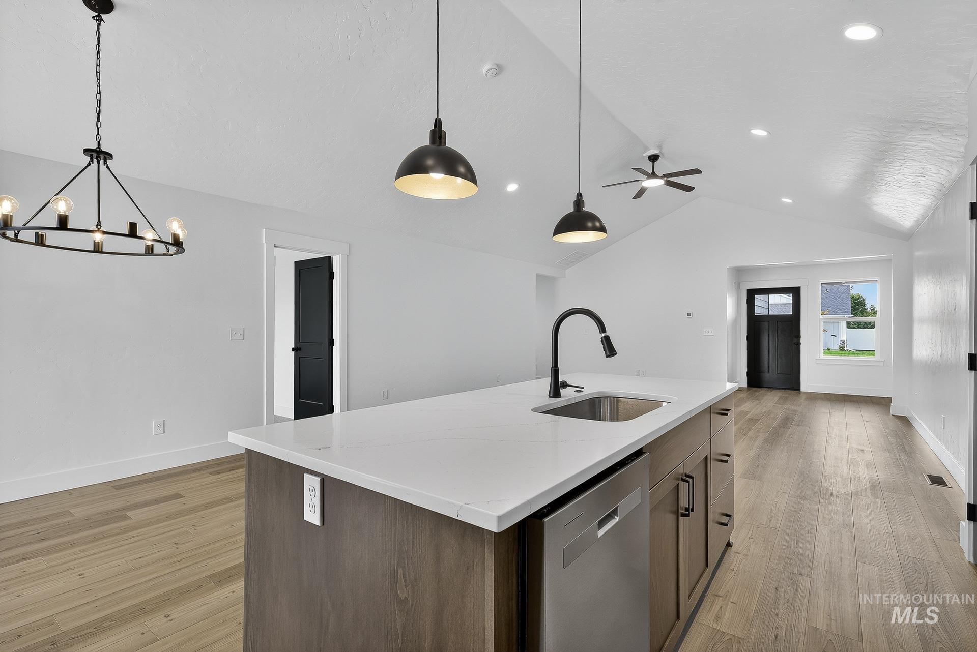 1164 Velvet Loop, Wilder, Idaho 83676, 3 Bedrooms, 2 Bathrooms, Residential For Sale, Price $372,999,MLS 98972542