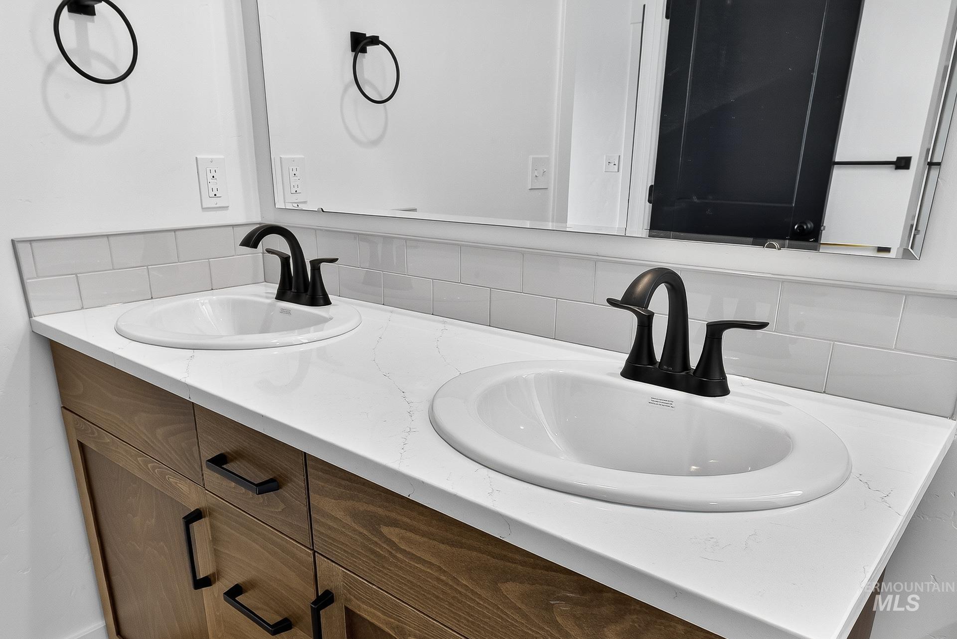 1164 Velvet Loop, Wilder, Idaho 83676, 3 Bedrooms, 2 Bathrooms, Residential For Sale, Price $372,999,MLS 98972542