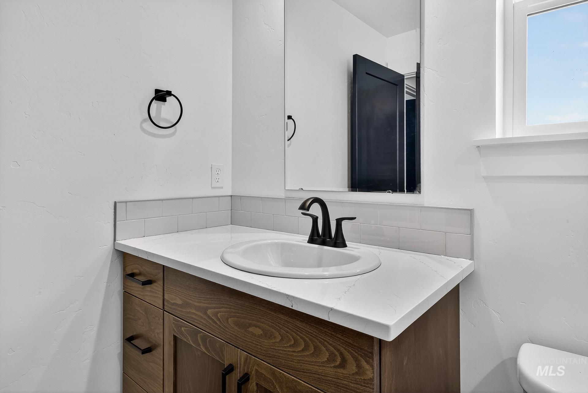 1164 Velvet Loop, Wilder, Idaho 83676, 3 Bedrooms, 2 Bathrooms, Residential For Sale, Price $372,999,MLS 98972542