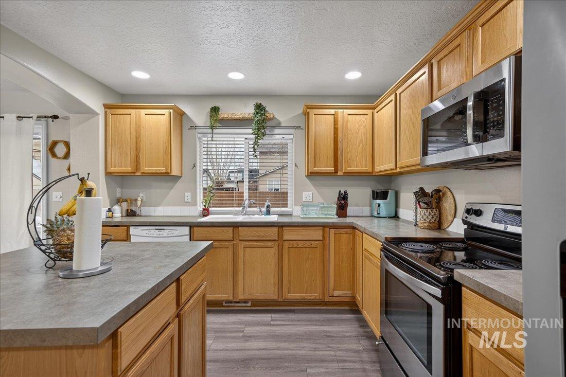 5106 Lathrop Pl, Caldwell, Idaho 83605, 4 Bedrooms, 2.5 Bathrooms, Residential For Sale, Price $390,000,MLS 98972543