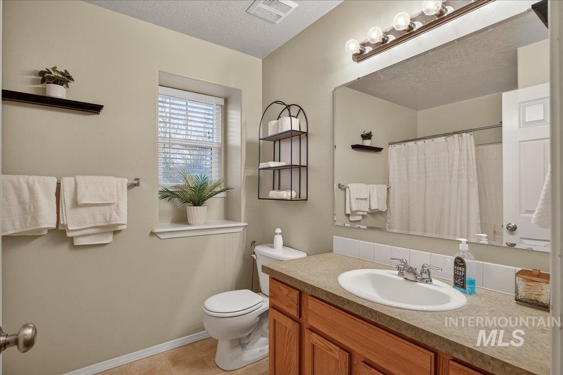 5106 Lathrop Pl, Caldwell, Idaho 83605, 4 Bedrooms, 2.5 Bathrooms, Residential For Sale, Price $390,000,MLS 98972543