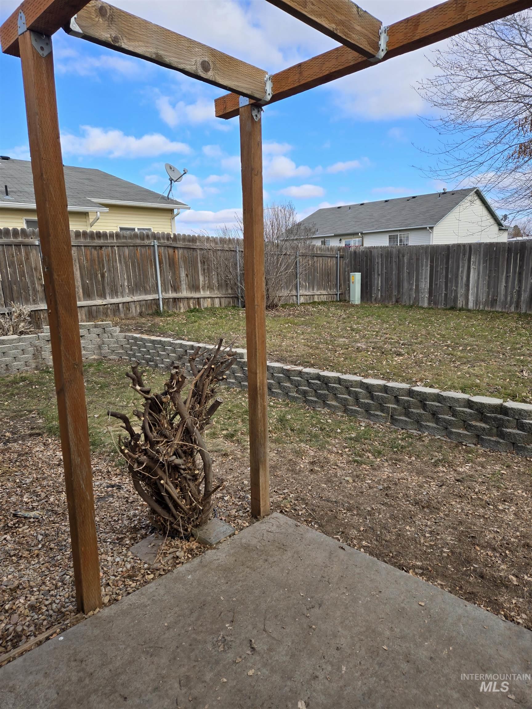 306 Quail Cove. Cr, Fruitland, Idaho 83619, 3 Bedrooms, 2 Bathrooms, Residential For Sale, Price $305,000,MLS 98972544