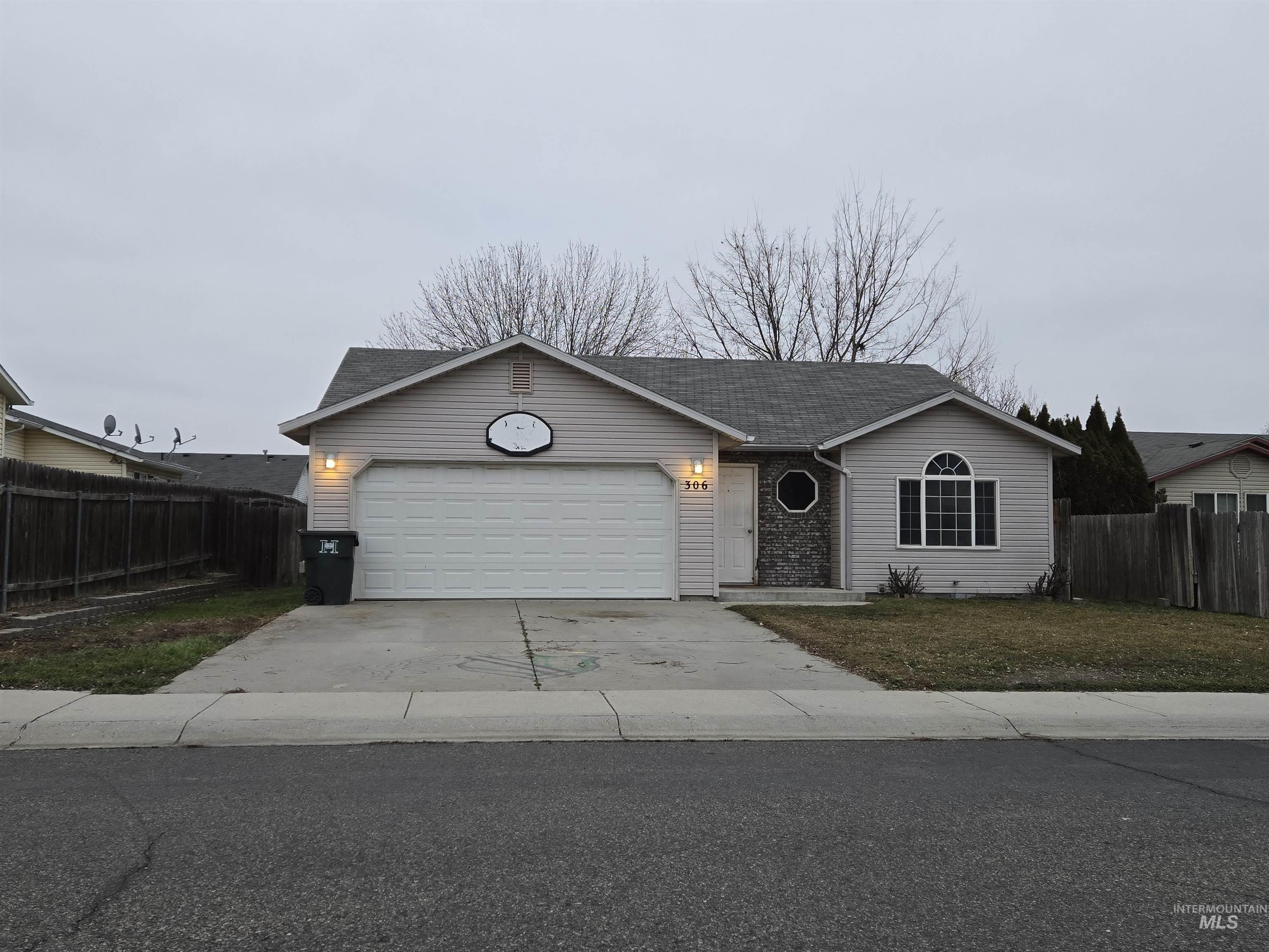 306 Quail Cove. Cr, Fruitland, Idaho 83619, 3 Bedrooms, 2 Bathrooms, Residential For Sale, Price $305,000,MLS 98972544