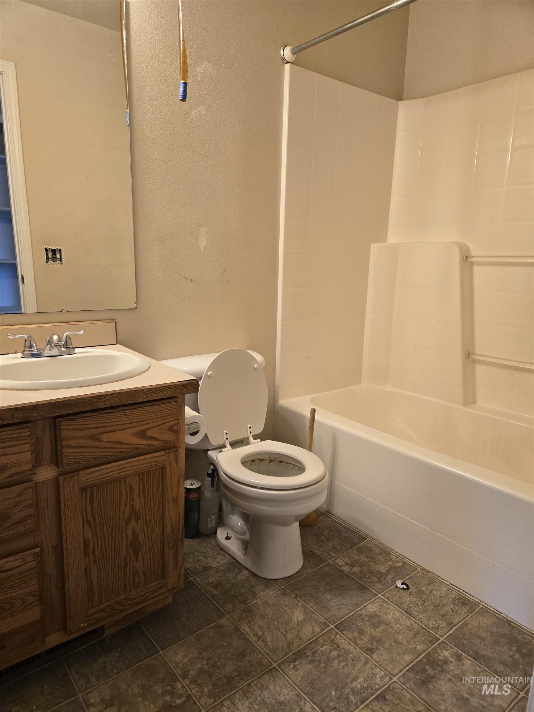 306 Quail Cove. Cr, Fruitland, Idaho 83619, 3 Bedrooms, 2 Bathrooms, Residential For Sale, Price $305,000,MLS 98972544