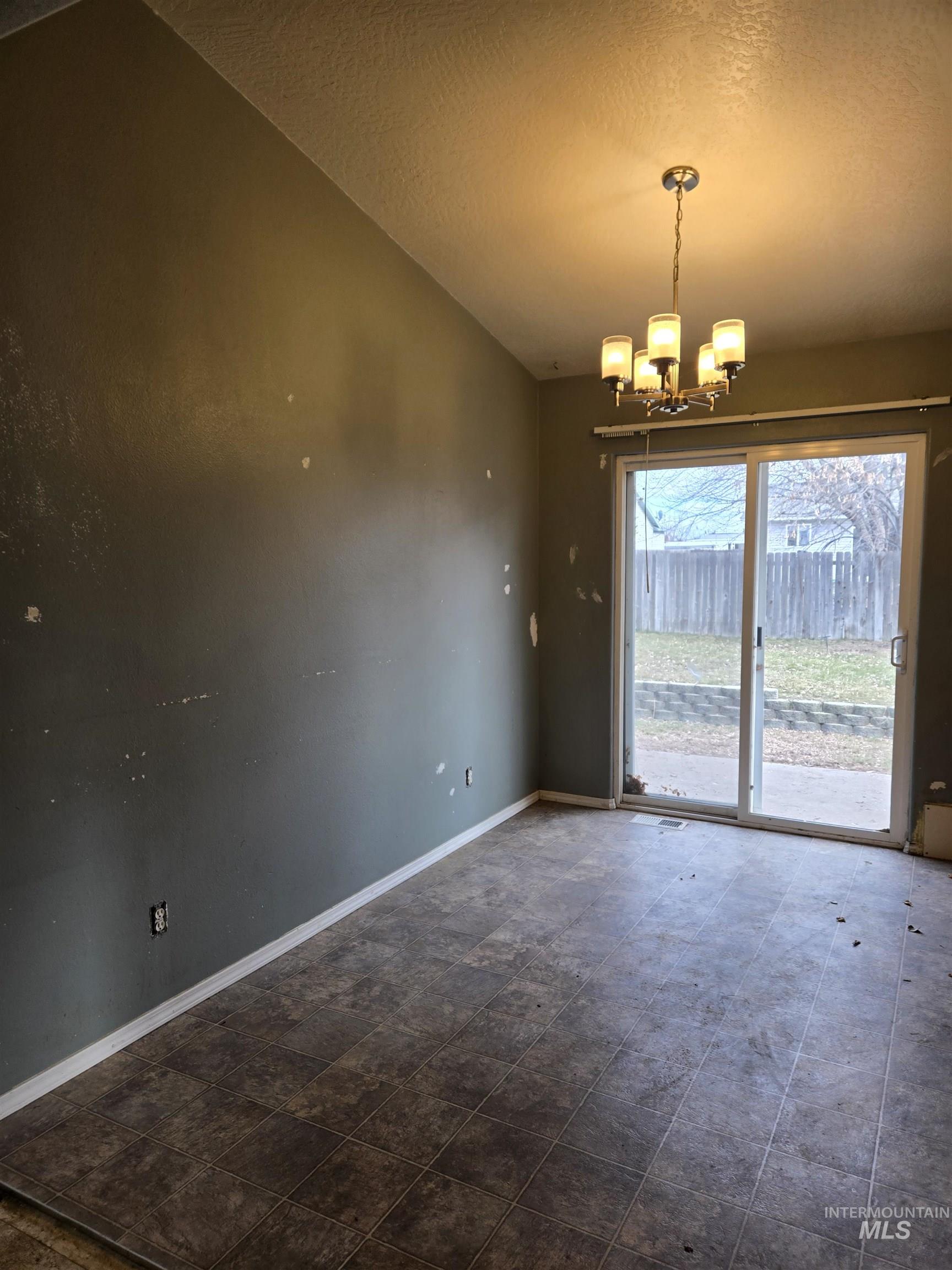 306 Quail Cove. Cr, Fruitland, Idaho 83619, 3 Bedrooms, 2 Bathrooms, Residential For Sale, Price $305,000,MLS 98972544