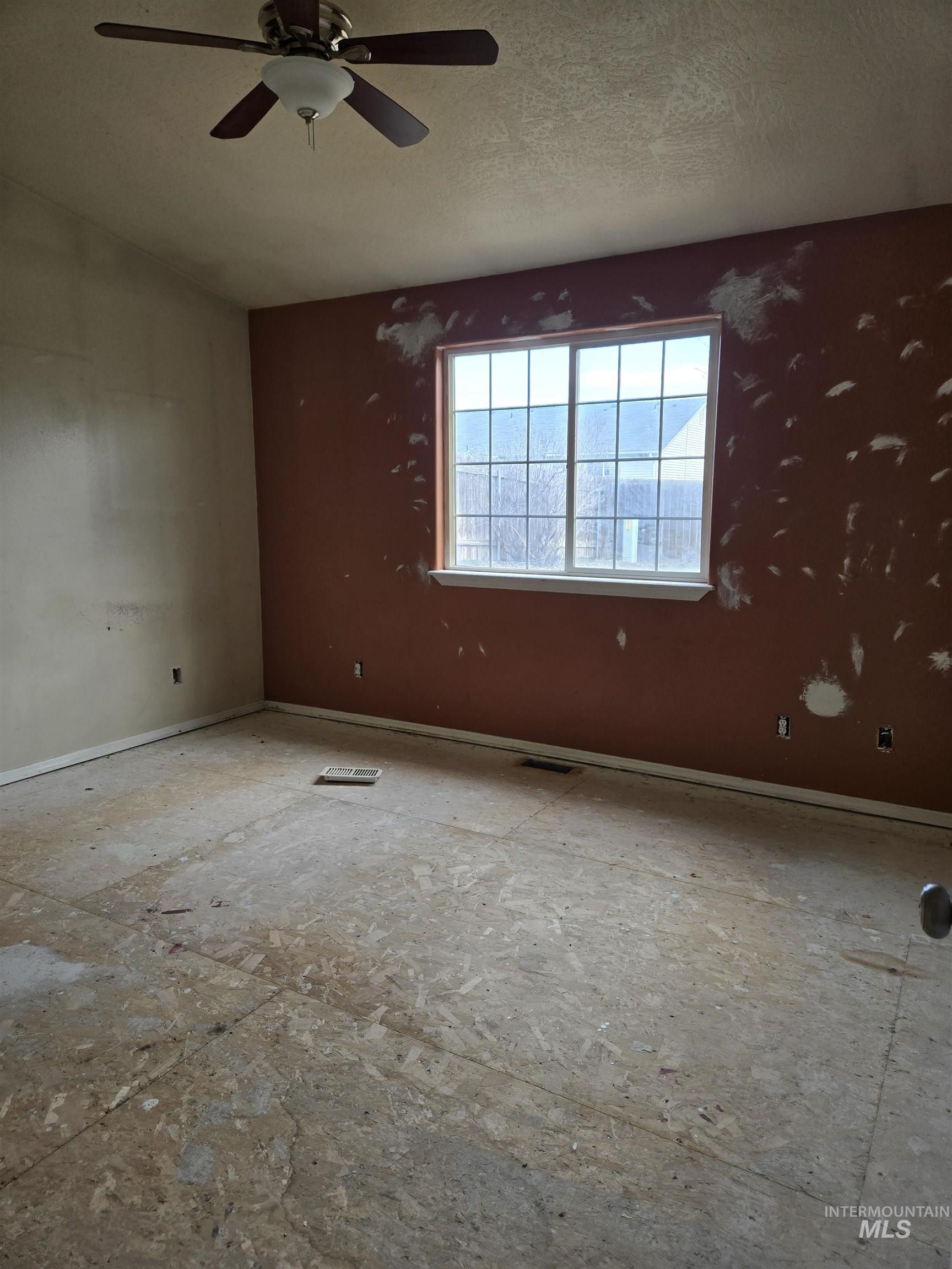 306 Quail Cove. Cr, Fruitland, Idaho 83619, 3 Bedrooms, 2 Bathrooms, Residential For Sale, Price $305,000,MLS 98972544