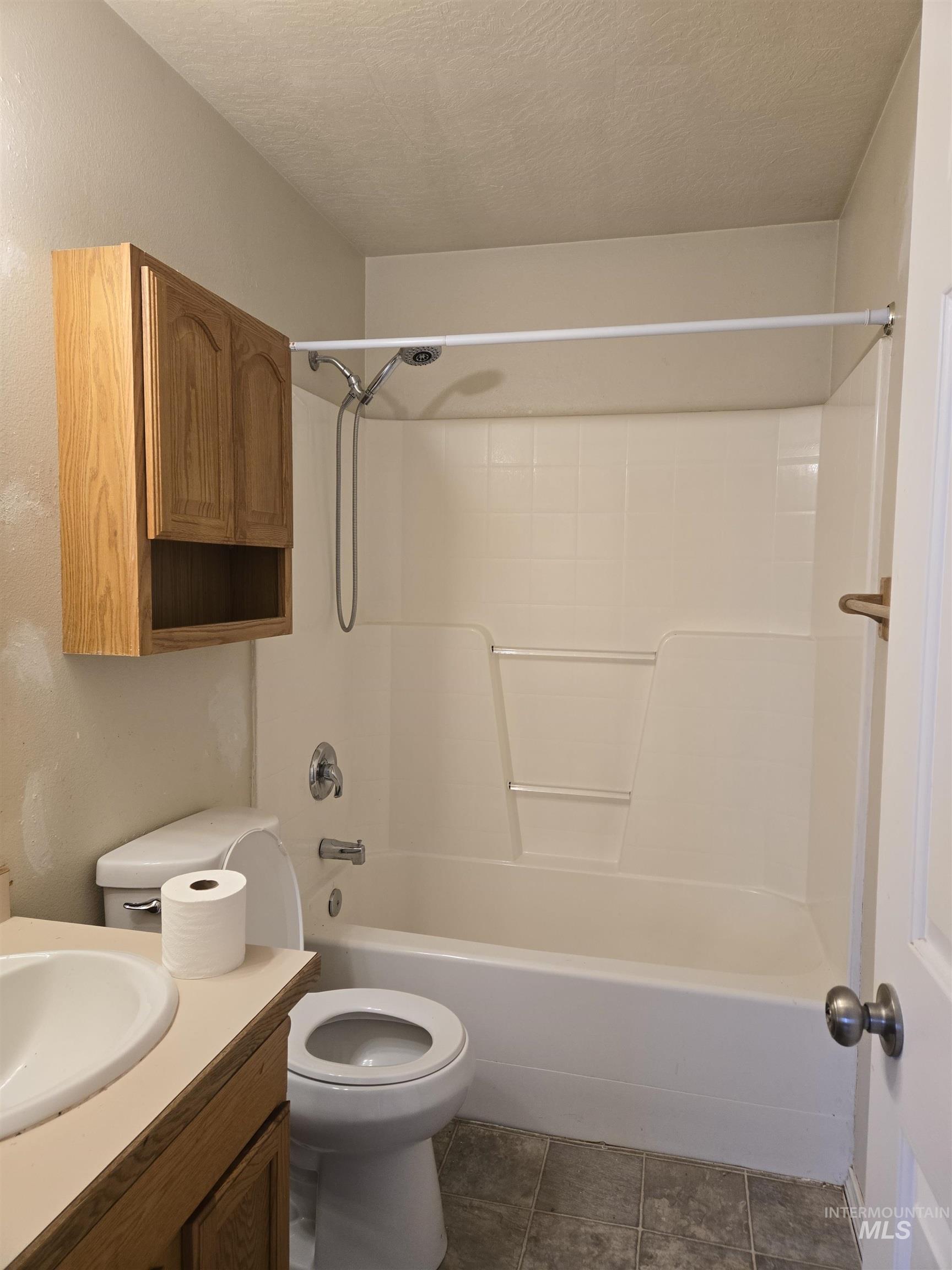 306 Quail Cove. Cr, Fruitland, Idaho 83619, 3 Bedrooms, 2 Bathrooms, Residential For Sale, Price $305,000,MLS 98972544