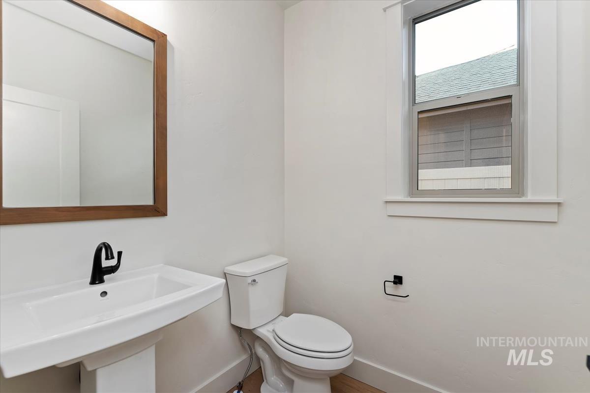 9332 W Gladiola Ln, Star, Idaho 83669, 6 Bedrooms, 4.5 Bathrooms, Residential For Sale, Price $899,900,MLS 98972546