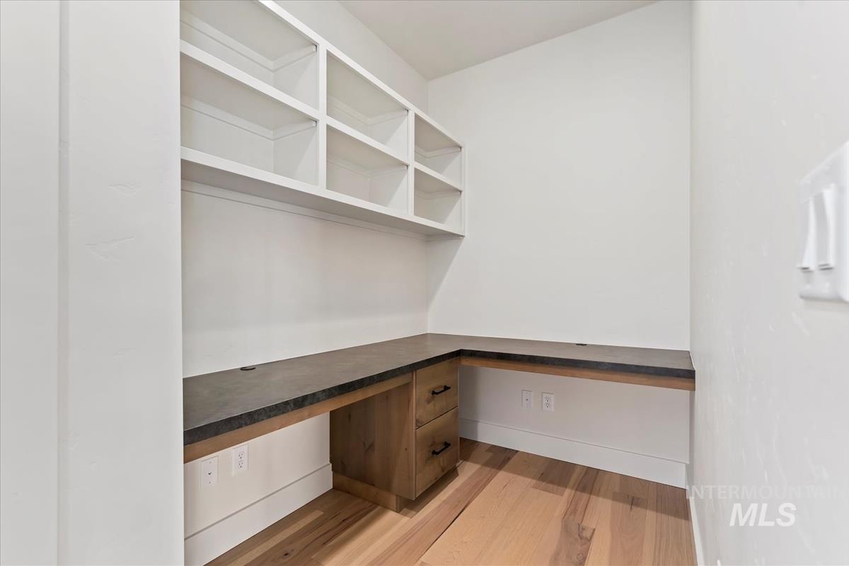 9332 W Gladiola Ln, Star, Idaho 83669, 6 Bedrooms, 4.5 Bathrooms, Residential For Sale, Price $899,900,MLS 98972546