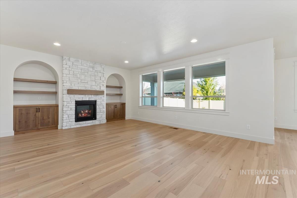 9332 W Gladiola Ln, Star, Idaho 83669, 6 Bedrooms, 4.5 Bathrooms, Residential For Sale, Price $899,900,MLS 98972546