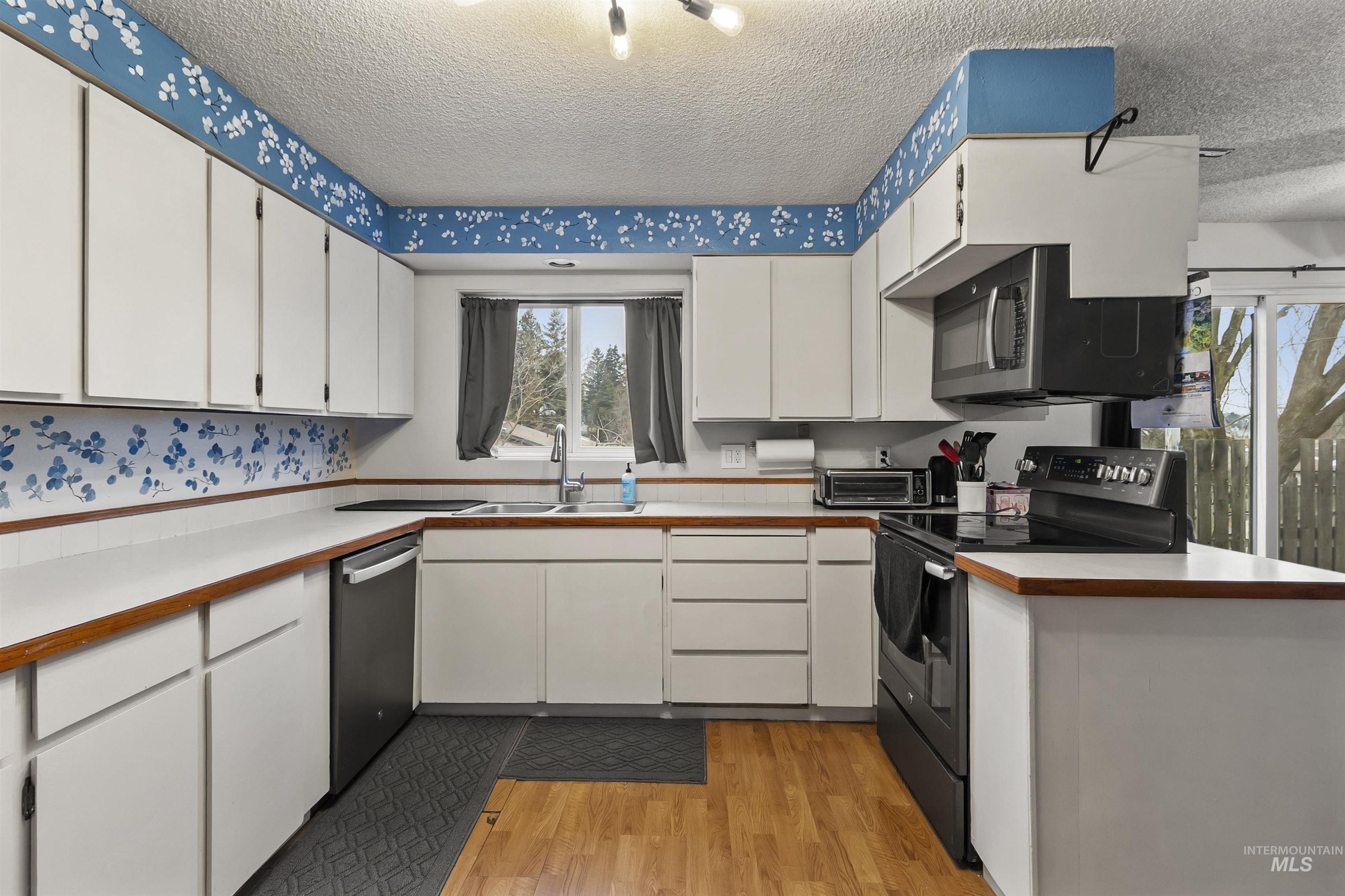 649/651 N Hayes Street, Moscow, Idaho 83843, 3 Bedrooms, 1 Bathroom, Residential Income For Sale, Price $418,900,MLS 98972548