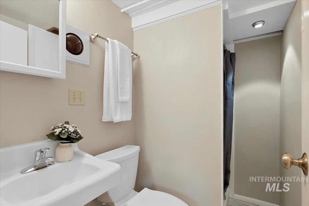 2510 W Heron St., Boise, Idaho 83702, 3 Bedrooms, 2 Bathrooms, Residential For Sale, Price $698,000,MLS 98972550