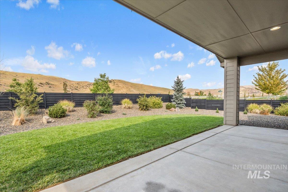 20689 N Glenisla Avenue, Eagle, Idaho 83714, 3 Bedrooms, 2 Bathrooms, Residential For Sale, Price $515,000,MLS 98972554