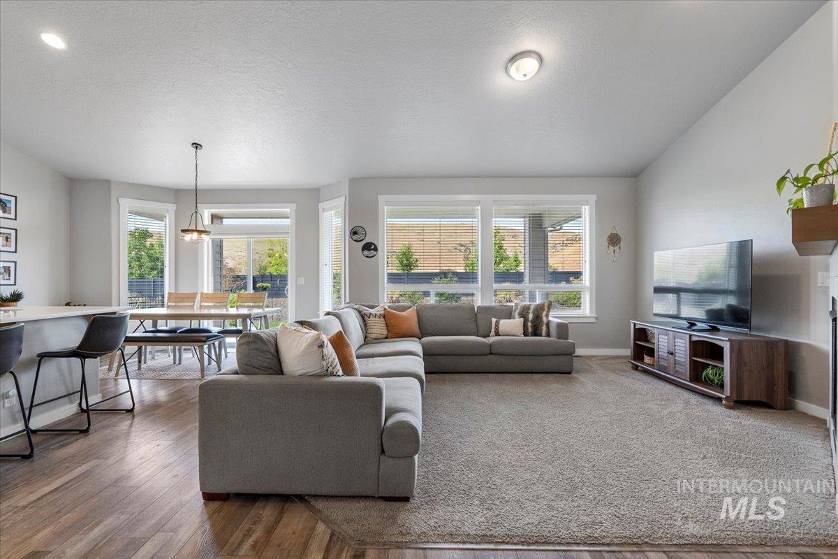 20689 N Glenisla Avenue, Eagle, Idaho 83714, 3 Bedrooms, 2 Bathrooms, Residential For Sale, Price $515,000,MLS 98972554