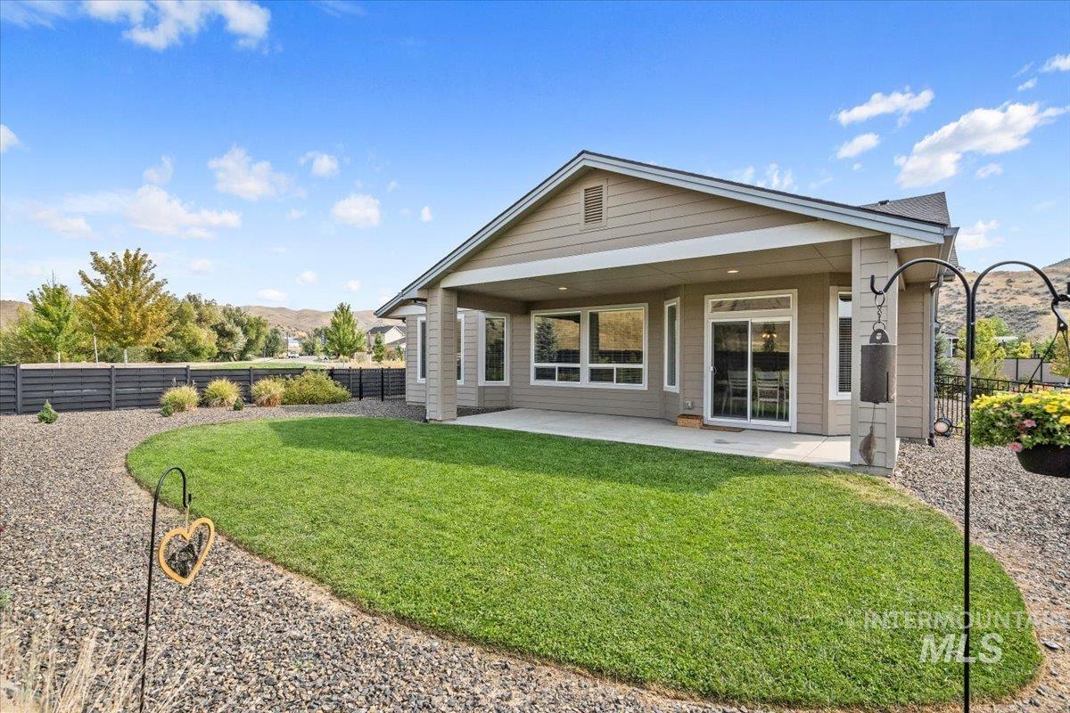 20689 N Glenisla Avenue, Boise, Idaho 83714, 3 Bedrooms, 2 Bathrooms, Residential For Sale, Price $515,000,MLS 98972554