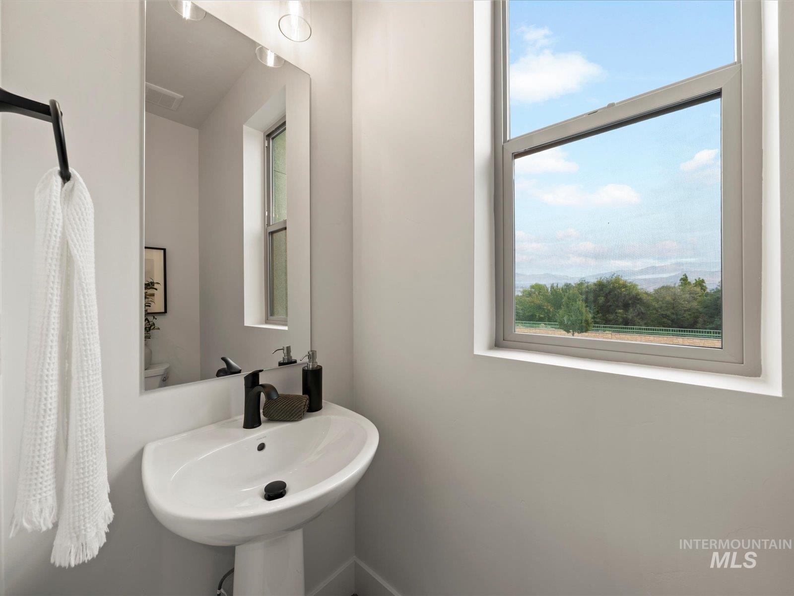 1707 S Federal Way, Boise, Idaho 83705, 3 Bedrooms, 2.5 Bathrooms, Residential For Sale, Price $644,880,MLS 98972557