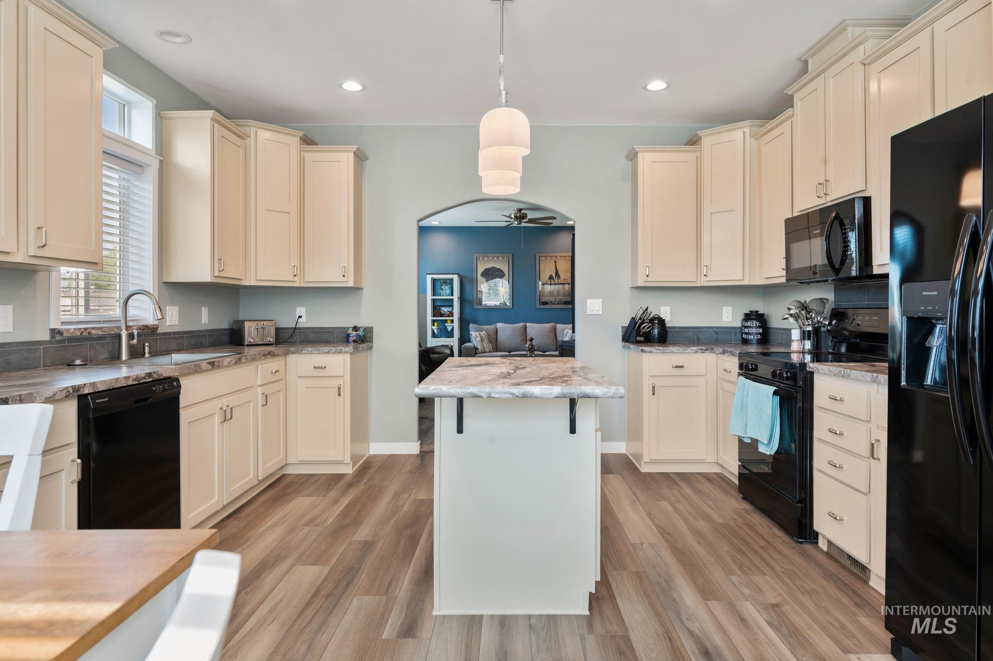 837 Burrell Ave, Lewiston, Idaho 83501, 3 Bedrooms, 2 Bathrooms, Residential For Sale, Price $438,000,MLS 98972558