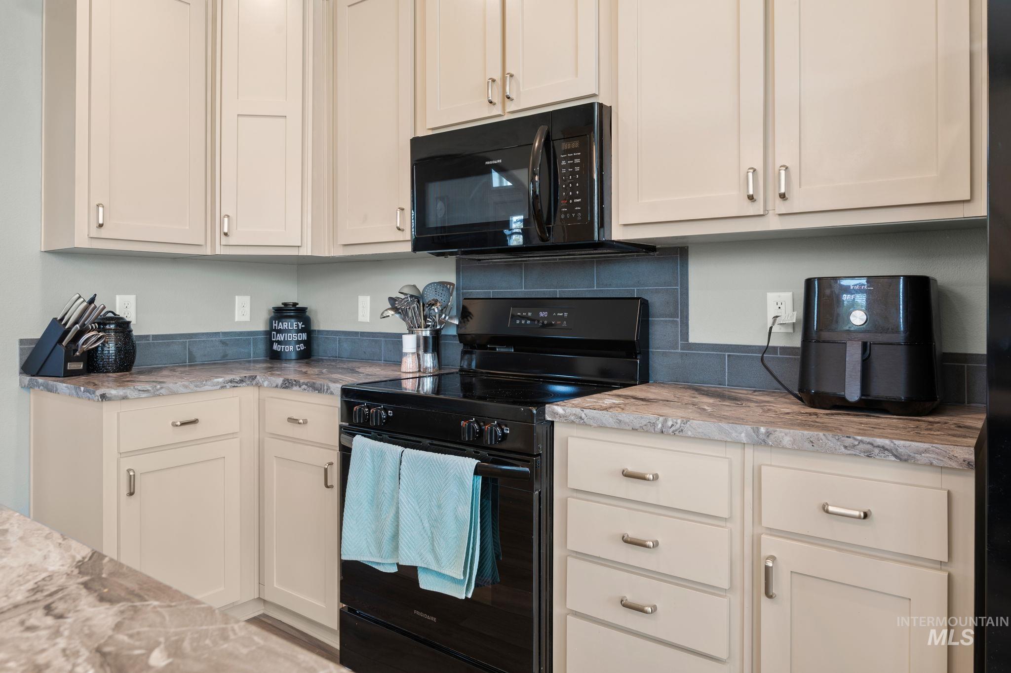 837 Burrell Ave, Lewiston, Idaho 83501, 3 Bedrooms, 2 Bathrooms, Residential For Sale, Price $438,000,MLS 98972558