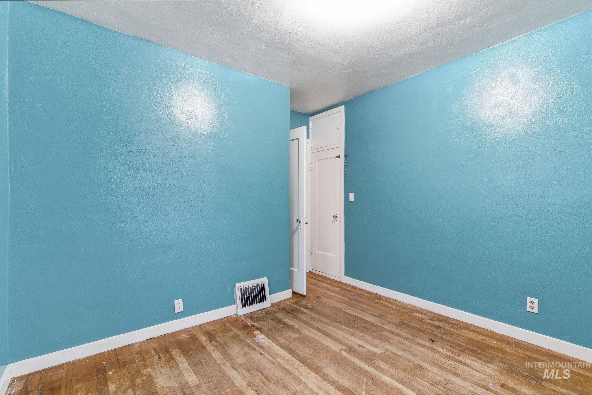 712 17th Ave S, Nampa, Idaho 83651, 2 Bedrooms, 1 Bathroom, Residential For Sale, Price $305,000,MLS 98972560