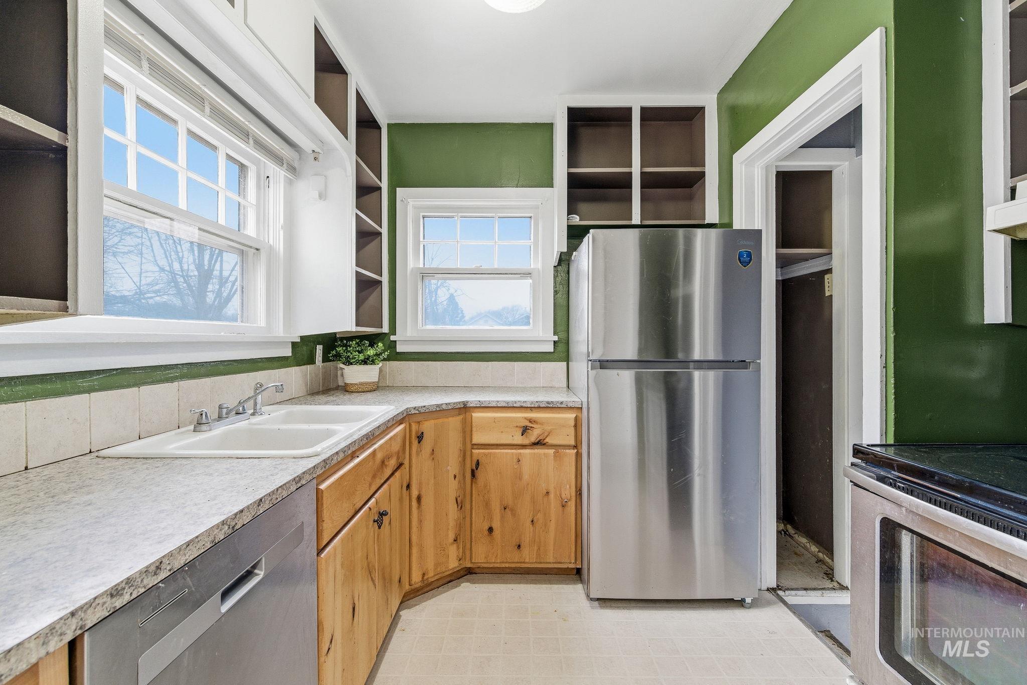 712 17th Ave S, Nampa, Idaho 83651, 2 Bedrooms, 1 Bathroom, Residential For Sale, Price $305,000,MLS 98972560