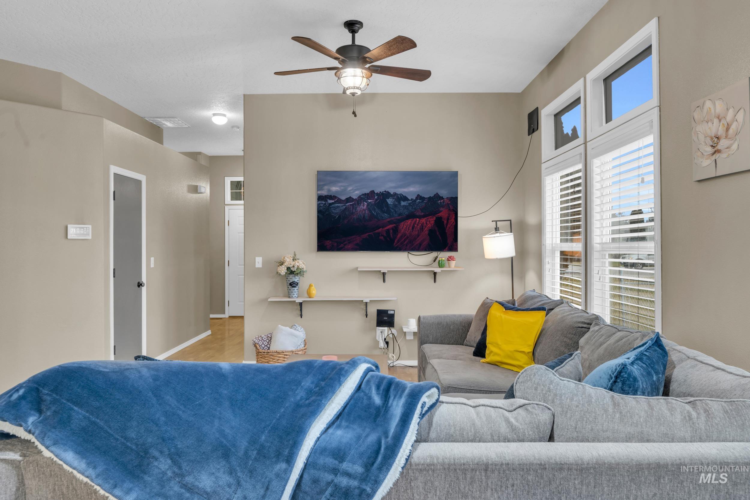 352 S Valley Drive, Nampa, Idaho 83686, 2 Bedrooms, 2 Bathrooms, Residential For Sale, Price $319,900,MLS 98972566