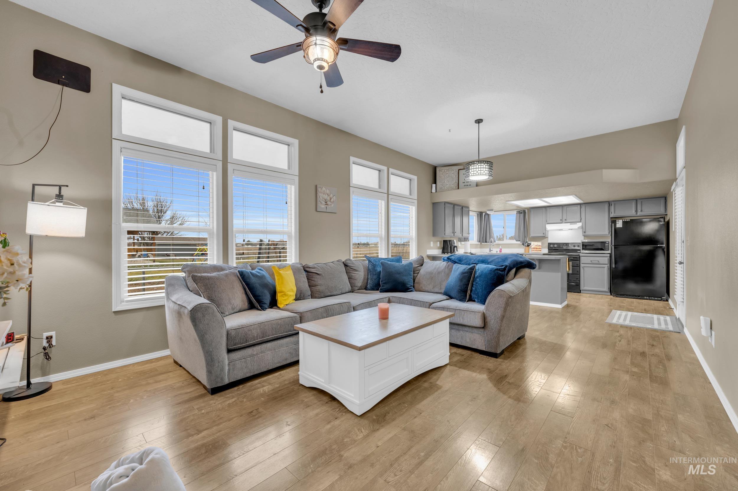 352 S Valley Drive, Nampa, Idaho 83686, 2 Bedrooms, 2 Bathrooms, Residential For Sale, Price $319,900,MLS 98972566