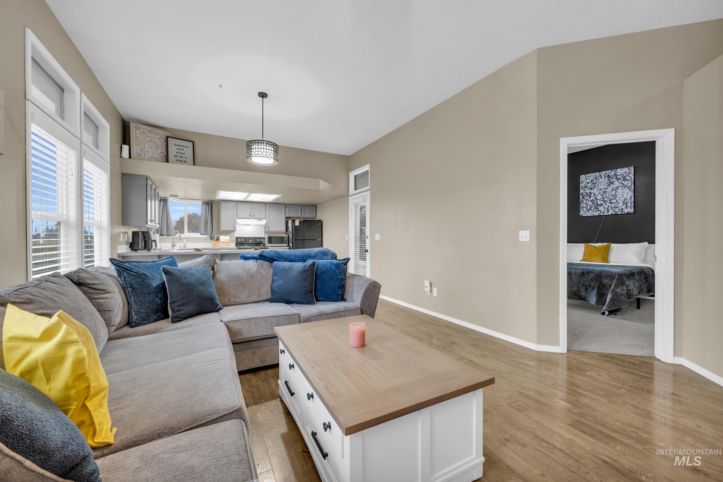 352 S Valley Drive, Nampa, Idaho 83686, 2 Bedrooms, 2 Bathrooms, Residential For Sale, Price $319,900,MLS 98972566