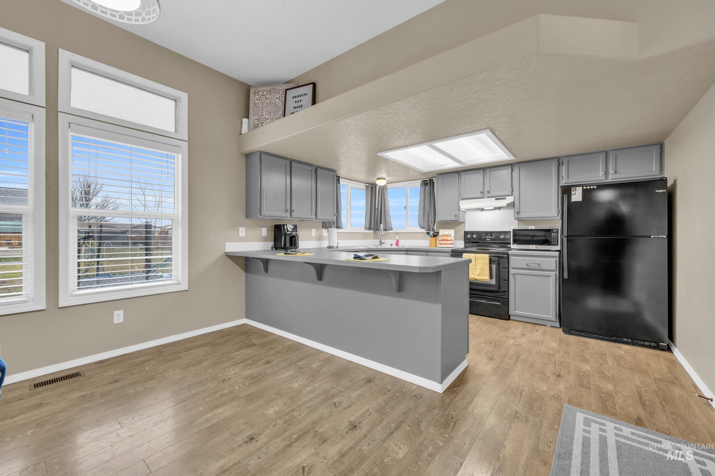 352 S Valley Drive, Nampa, Idaho 83686, 2 Bedrooms, 2 Bathrooms, Residential For Sale, Price $319,900,MLS 98972566