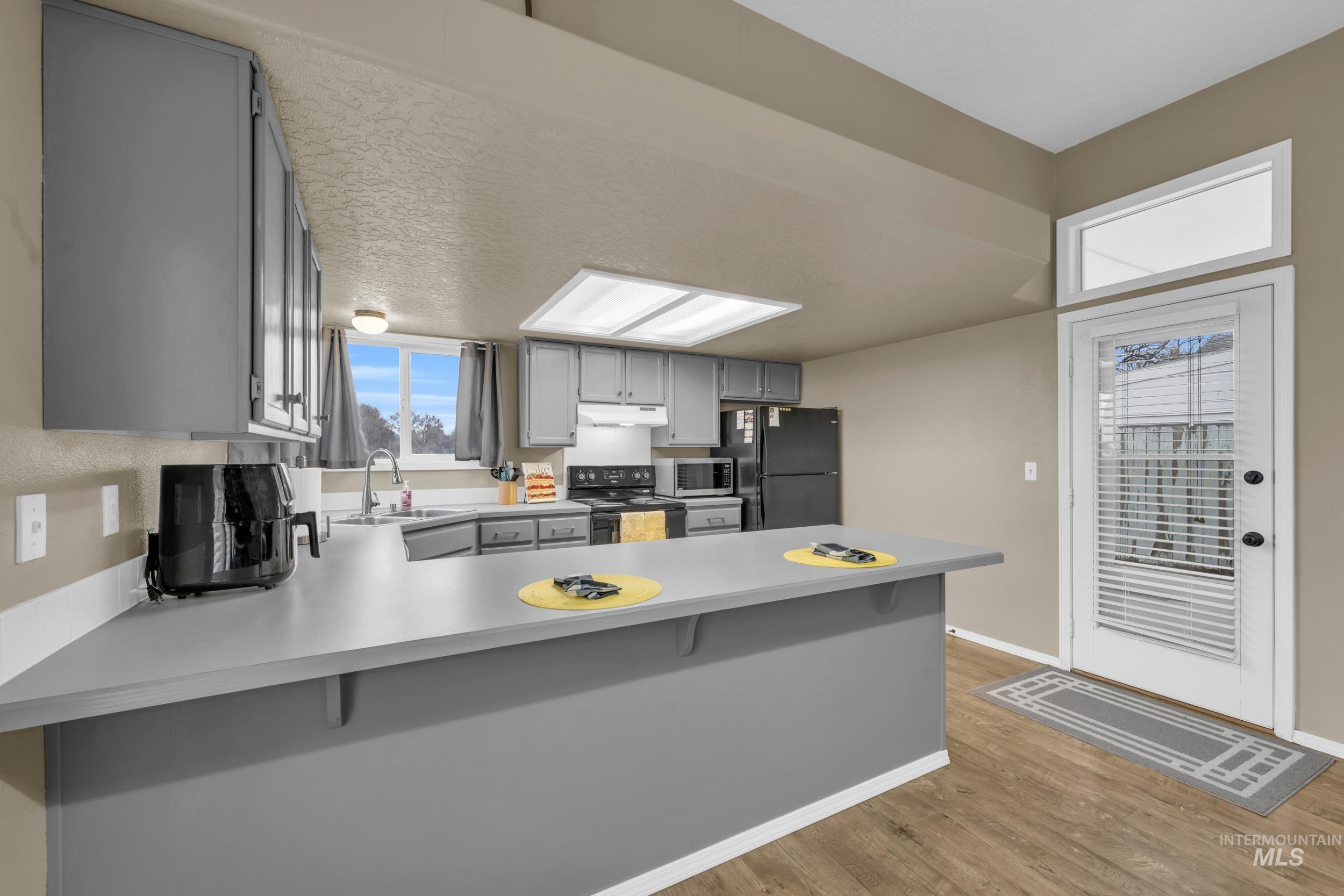 352 S Valley Drive, Nampa, Idaho 83686, 2 Bedrooms, 2 Bathrooms, Residential For Sale, Price $319,900,MLS 98972566