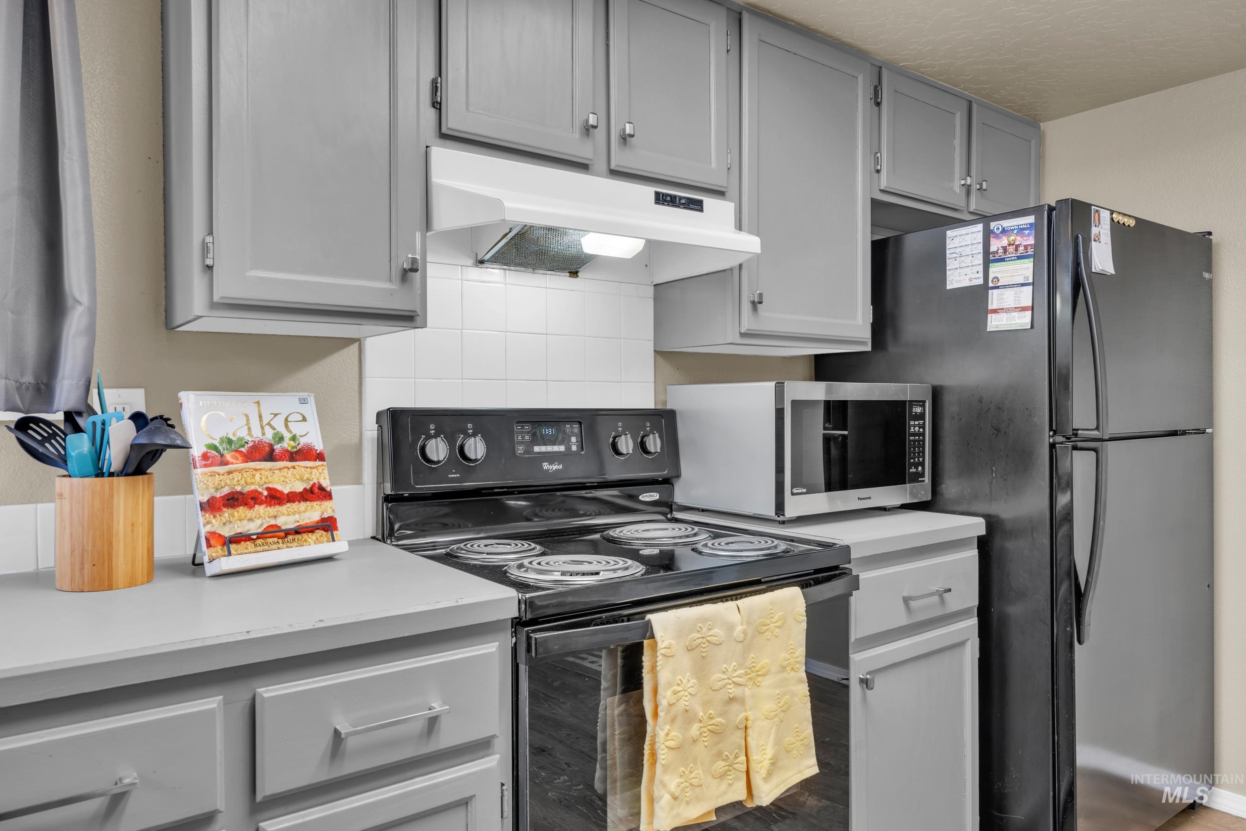 352 S Valley Drive, Nampa, Idaho 83686, 2 Bedrooms, 2 Bathrooms, Residential For Sale, Price $319,900,MLS 98972566