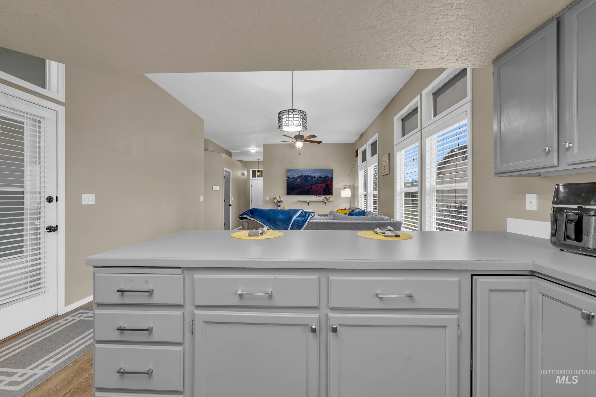 352 S Valley Drive, Nampa, Idaho 83686, 2 Bedrooms, 2 Bathrooms, Residential For Sale, Price $319,900,MLS 98972566