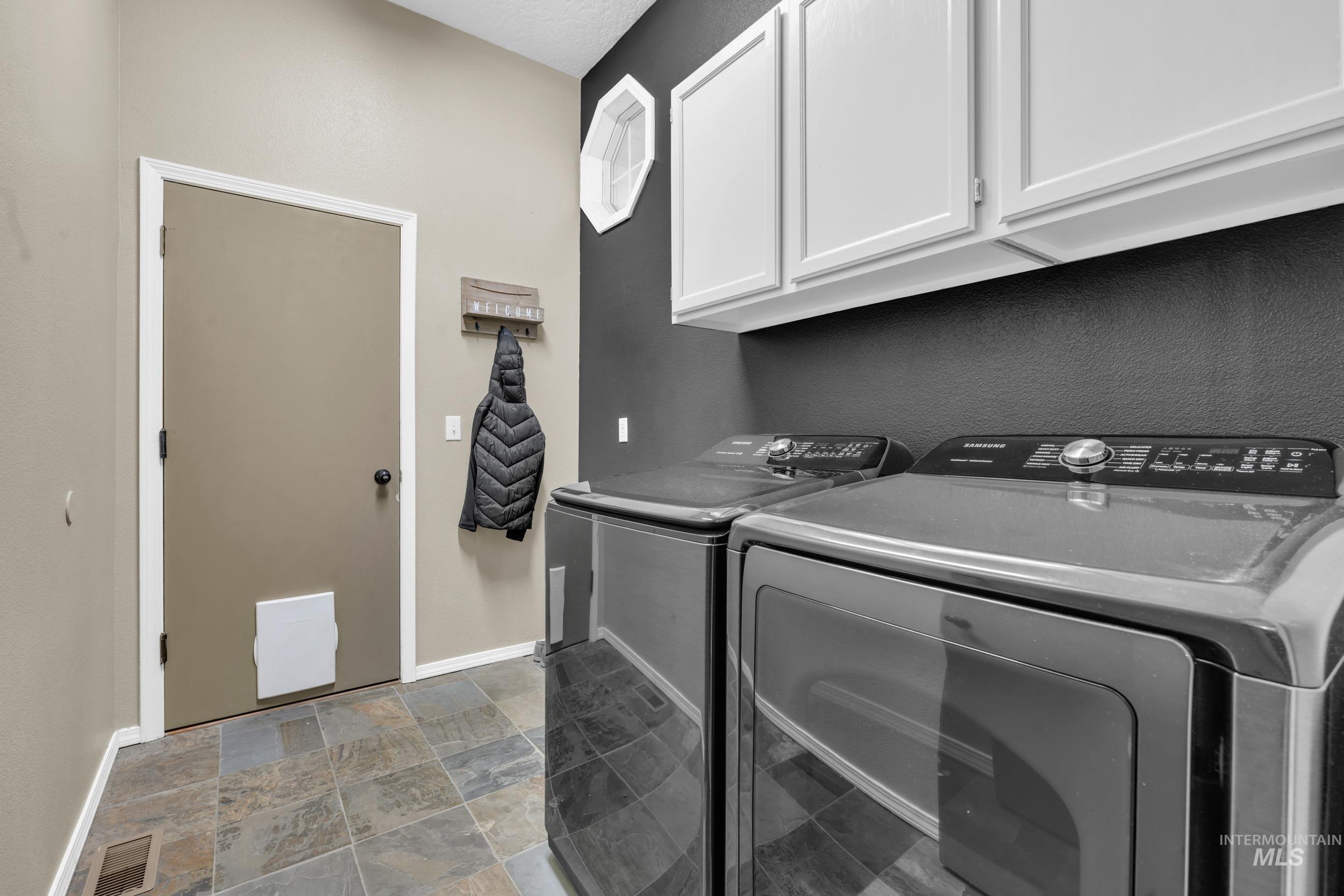 352 S Valley Drive, Nampa, Idaho 83686, 2 Bedrooms, 2 Bathrooms, Residential For Sale, Price $319,900,MLS 98972566