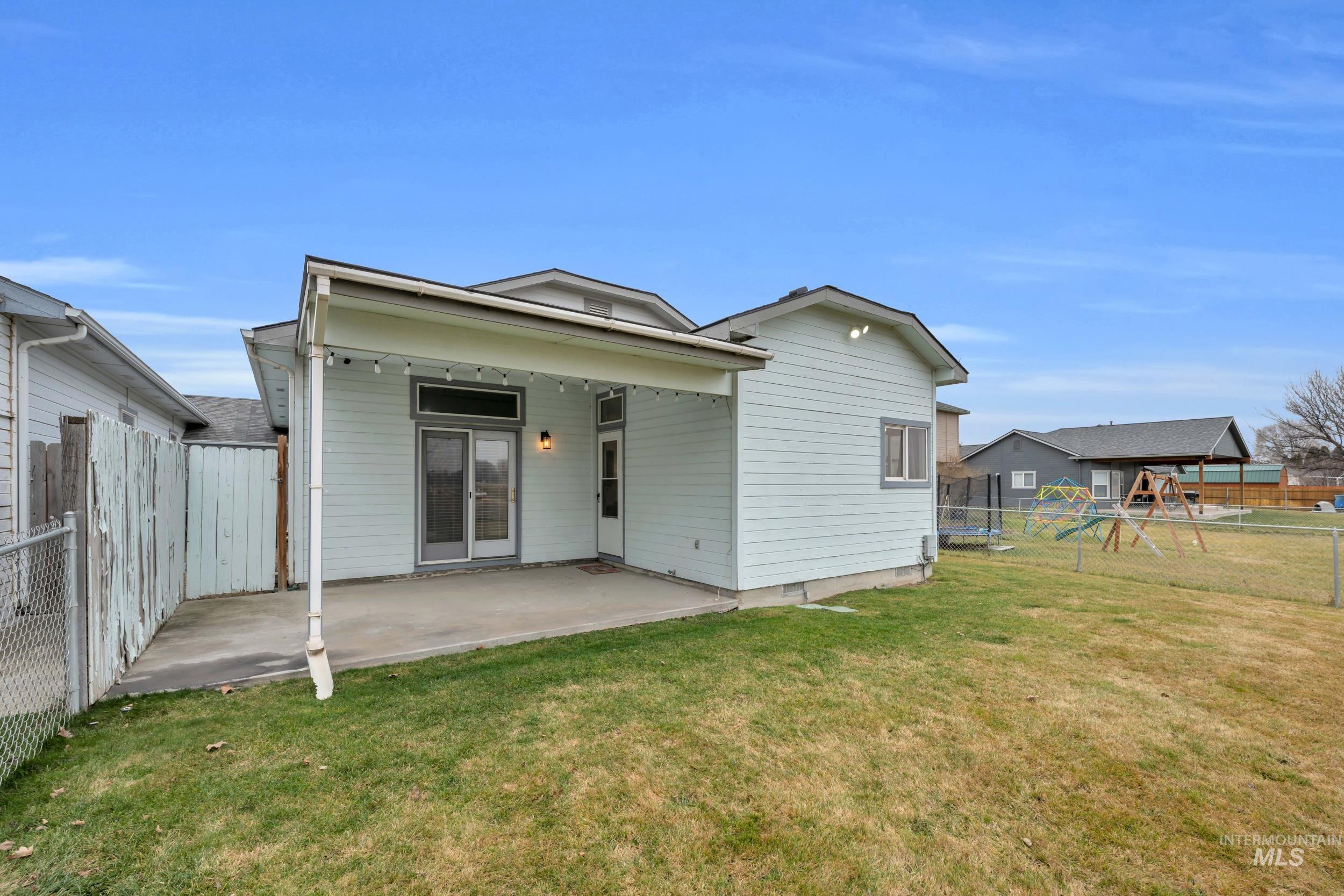 352 S Valley Drive, Nampa, Idaho 83686, 2 Bedrooms, 2 Bathrooms, Residential For Sale, Price $319,900,MLS 98972566