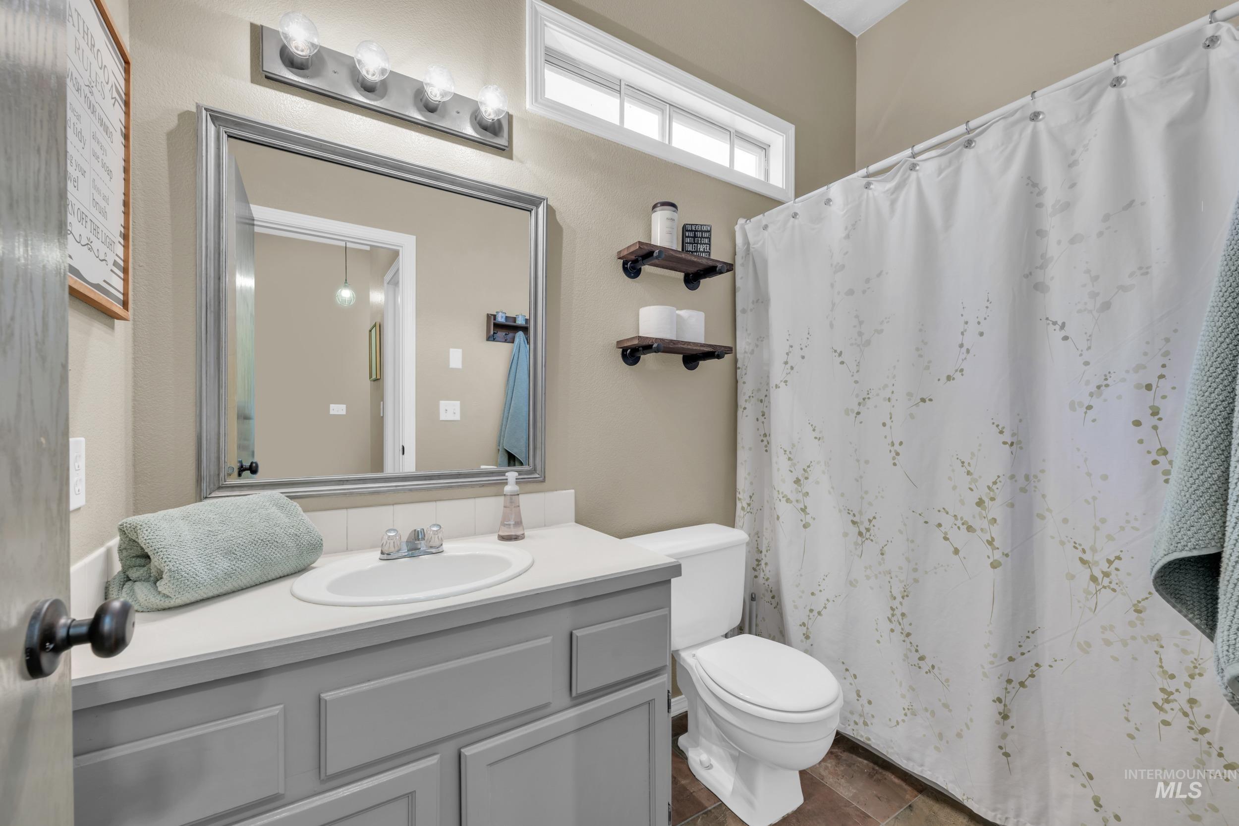 352 S Valley Drive, Nampa, Idaho 83686, 2 Bedrooms, 2 Bathrooms, Residential For Sale, Price $319,900,MLS 98972566