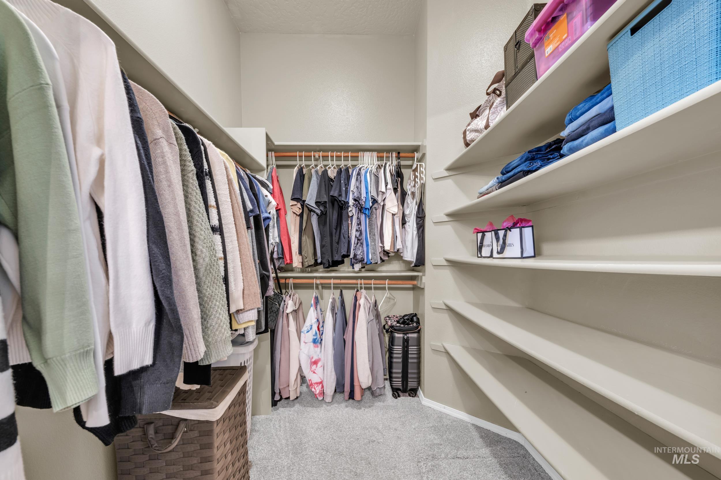 352 S Valley Drive, Nampa, Idaho 83686, 2 Bedrooms, 2 Bathrooms, Residential For Sale, Price $319,900,MLS 98972566