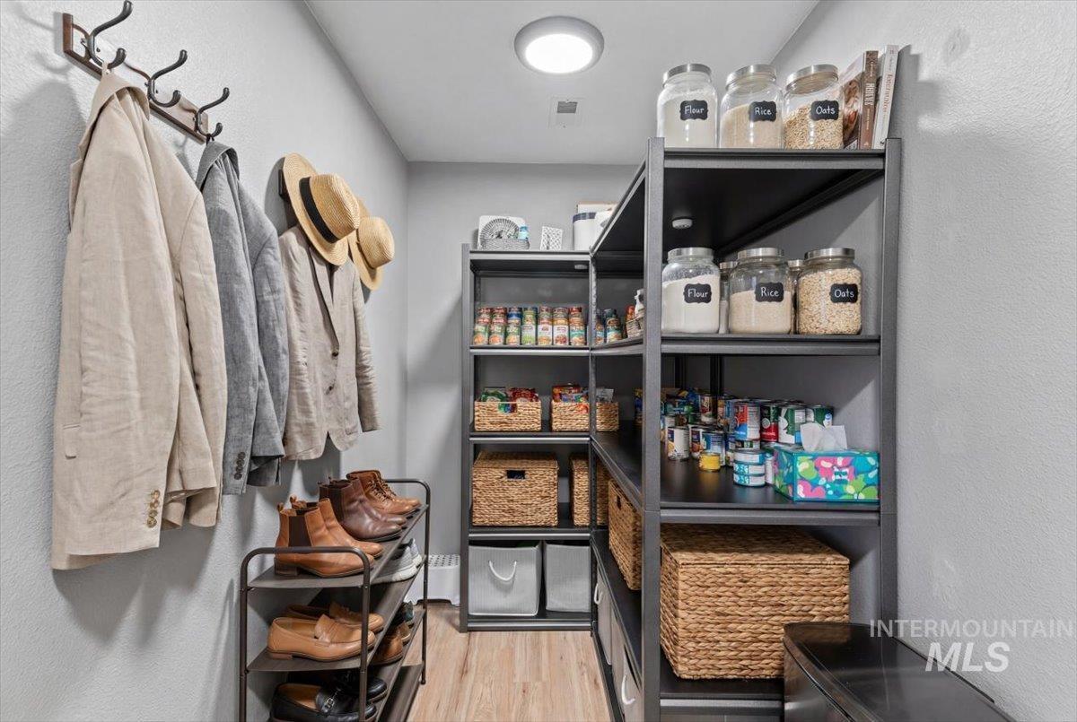 262 E Willowcreek Dr, Middleton, Idaho 83644, 4 Bedrooms, 2.5 Bathrooms, Residential For Sale, Price $410,000,MLS 98972575