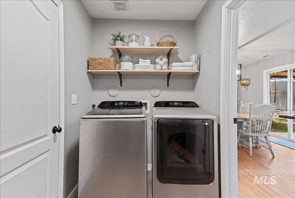 262 E Willowcreek Dr, Middleton, Idaho 83644, 4 Bedrooms, 2.5 Bathrooms, Residential For Sale, Price $410,000,MLS 98972575