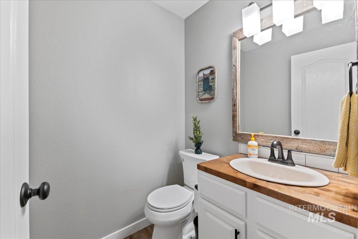 262 E Willowcreek Dr, Middleton, Idaho 83644, 4 Bedrooms, 2.5 Bathrooms, Residential For Sale, Price $410,000,MLS 98972575