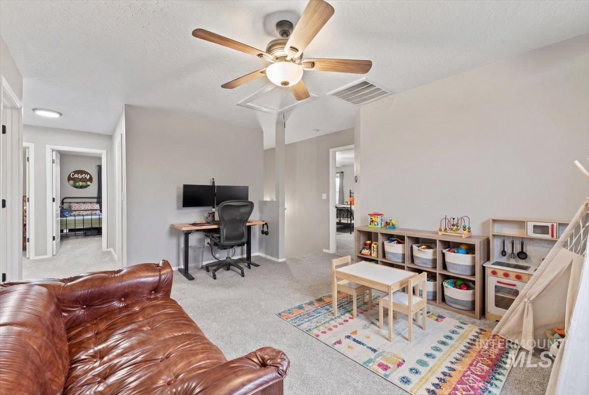 262 E Willowcreek Dr, Middleton, Idaho 83644, 4 Bedrooms, 2.5 Bathrooms, Residential For Sale, Price $410,000,MLS 98972575