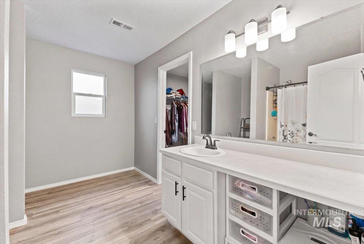 262 E Willowcreek Dr, Middleton, Idaho 83644, 4 Bedrooms, 2.5 Bathrooms, Residential For Sale, Price $410,000,MLS 98972575