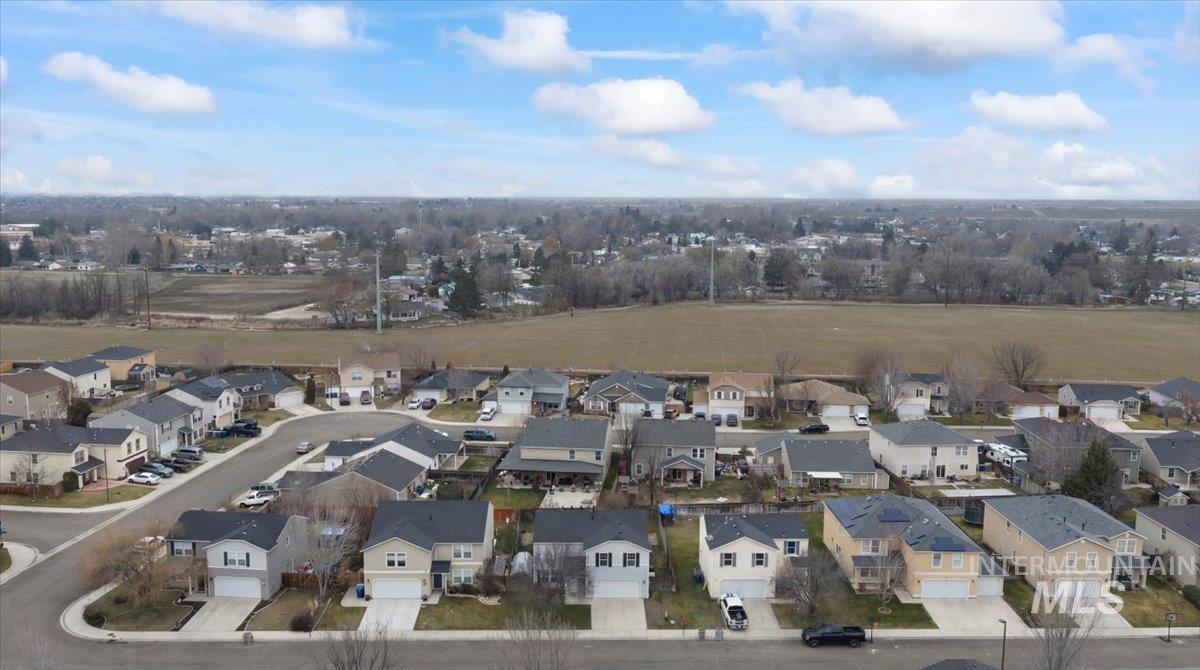 262 E Willowcreek Dr, Middleton, Idaho 83644, 4 Bedrooms, 2.5 Bathrooms, Residential For Sale, Price $410,000,MLS 98972575