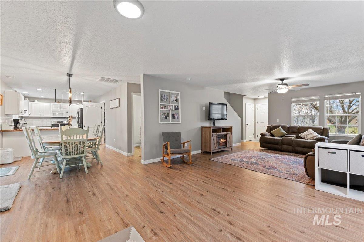 262 E Willowcreek Dr, Middleton, Idaho 83644, 4 Bedrooms, 2.5 Bathrooms, Residential For Sale, Price $410,000,MLS 98972575