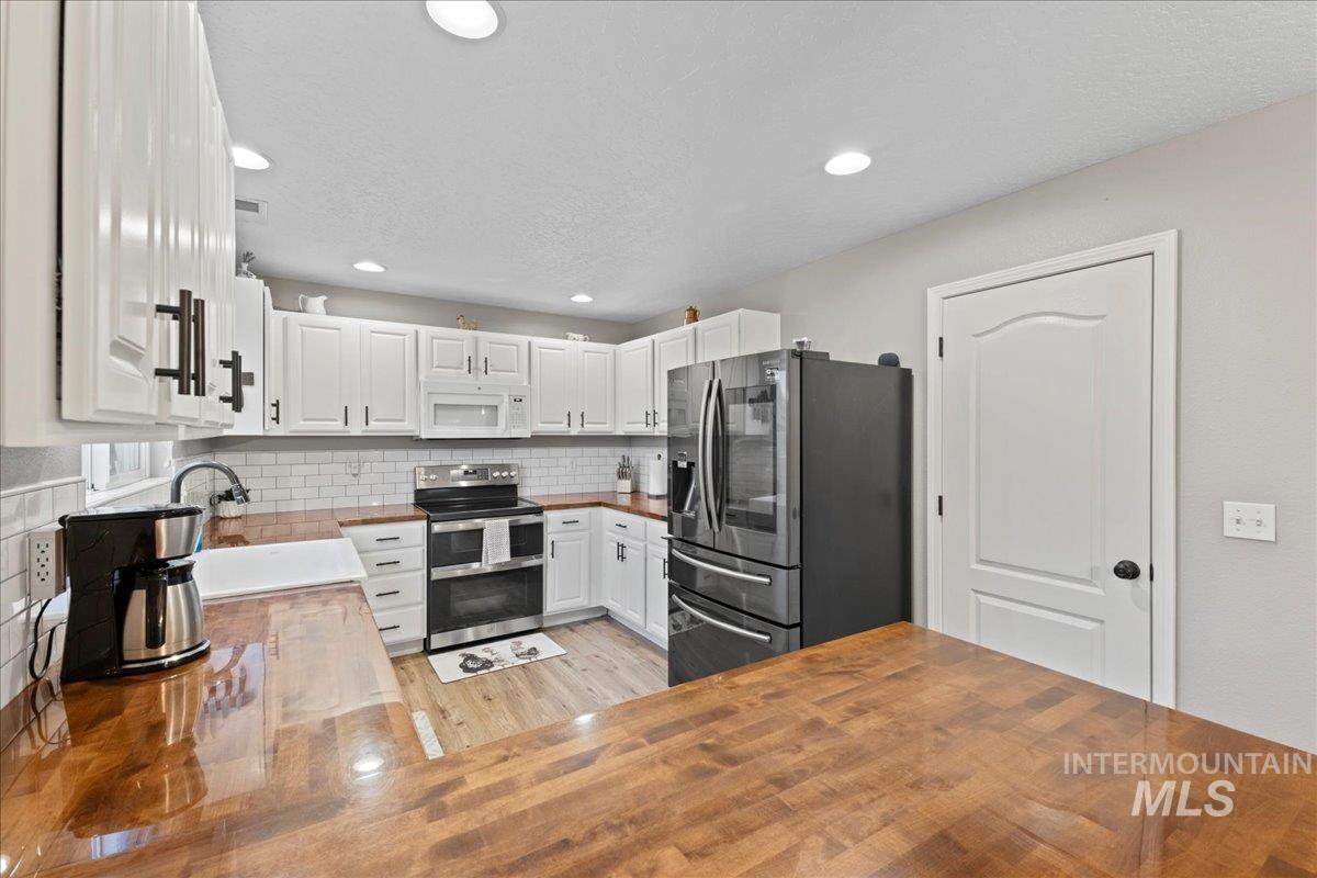 262 E Willowcreek Dr, Middleton, Idaho 83644, 4 Bedrooms, 2.5 Bathrooms, Residential For Sale, Price $410,000,MLS 98972575