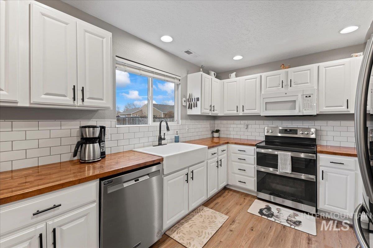 262 E Willowcreek Dr, Middleton, Idaho 83644, 4 Bedrooms, 2.5 Bathrooms, Residential For Sale, Price $410,000,MLS 98972575